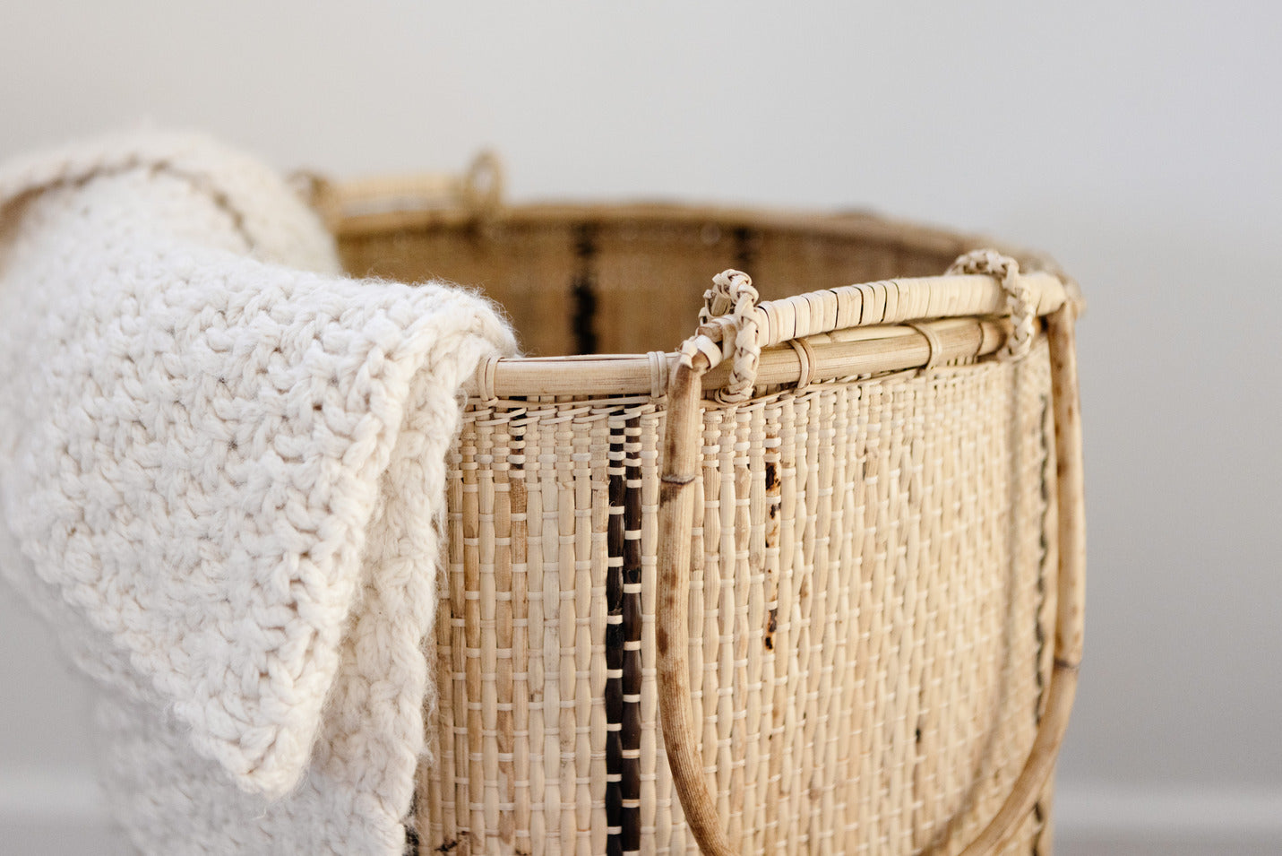 Laundry Basket with Handle